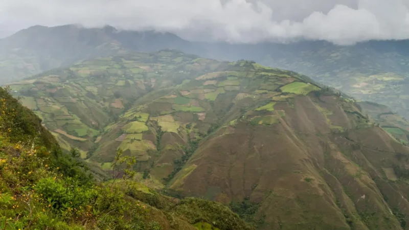 Mountain_Viewpoints_–_Panoramic_Andean_scenery__04