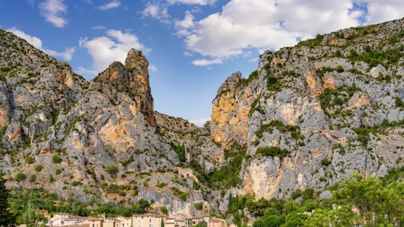 Moustiers-Sainte-Marie – Cliffside village(4)