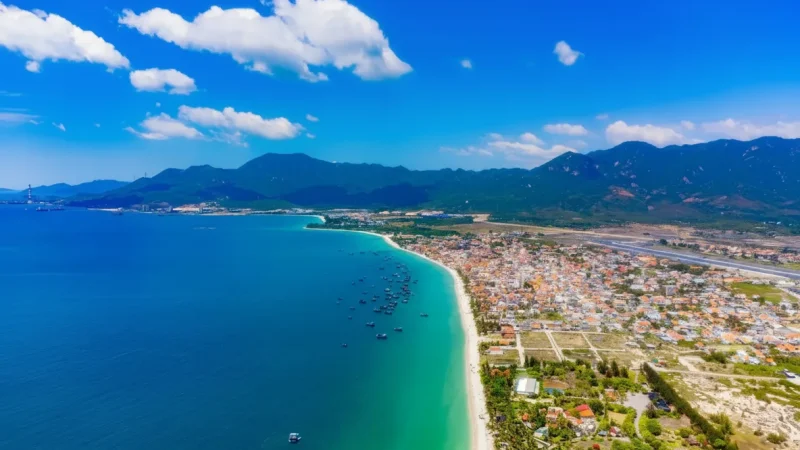 Nha Trang Beach – Long sandy coastline perfect for swimming(6)