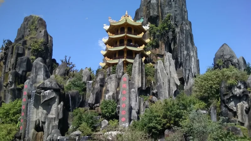 Non Nuoc Stone Carving Village – Traditional stone sculptures(4)