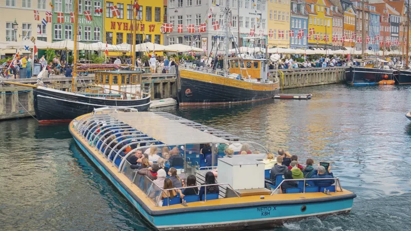 Nyhavn Canal Boat Tours – City views from the water(3)
