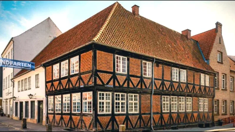 Nyköping City Center – Shops and local culture(2)