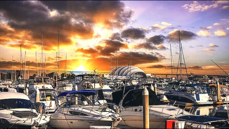 Nyköping Harbor – Boats and seaside cafés(6)
