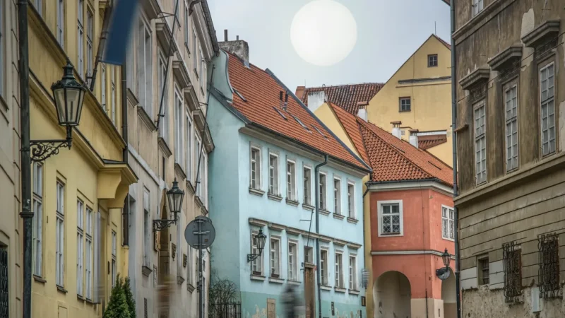 Old Town Streets – Cobblestone Walking Routes(2)