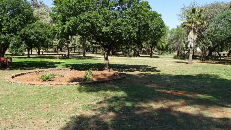 Oppenheimer_Gardens_тАУ_Historic_city_park_02