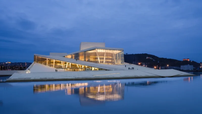 Oslo Opera House – Modern architecture with rooftop city views(4)