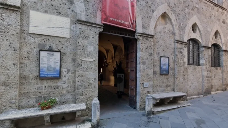 Palazzo Chigi Saracini Siena 02