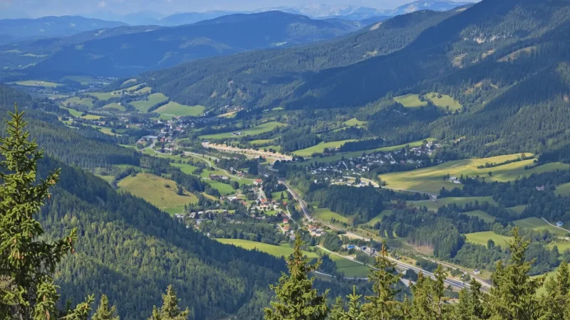 Panoramic Lookouts – Mountain and Rail Views(3)