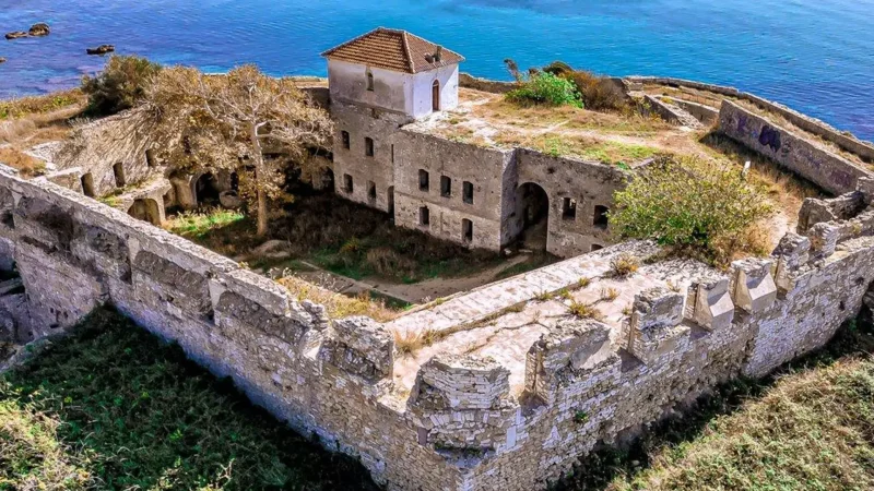 Pantokratoras_Castle_03
