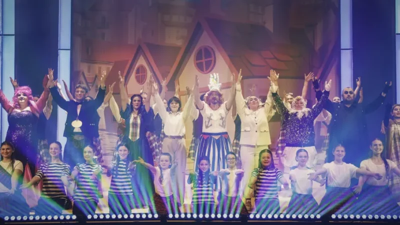 Pantomime Theatre – Traditional open-air performances(1)