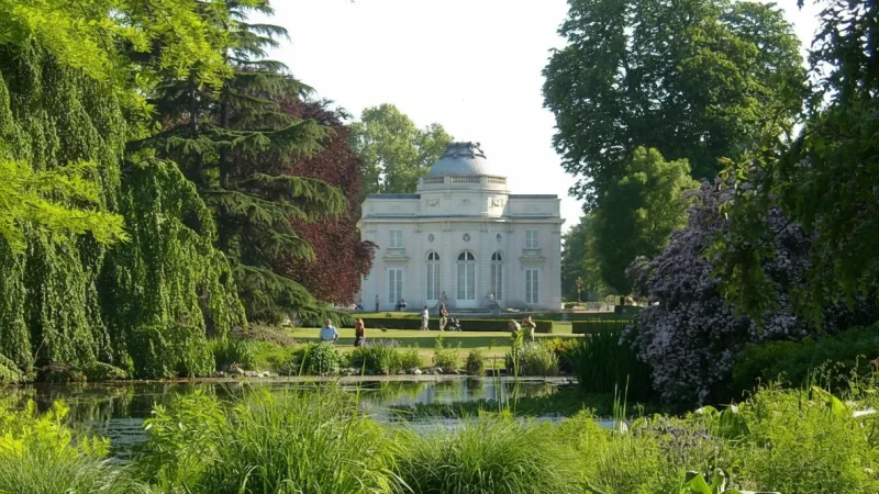 Parc de Bagatelle – Rose gardens and quiet pathways(4)
