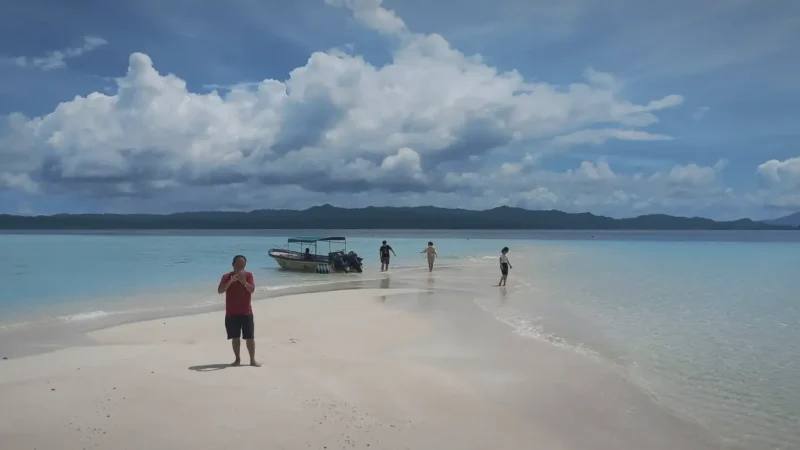 Pasir Timbul – Sandbank at low tide(3)