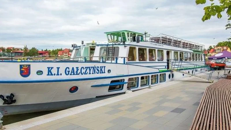 Passenger_Boat_Cruises_02