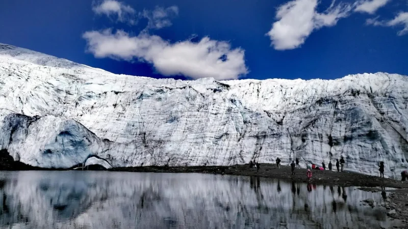 Pastoruri_Glacier_–_Accessible_glacier_area__03