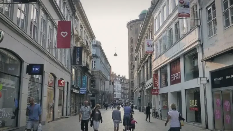Pedestrian Streets Nearby – Easy city walks(3)