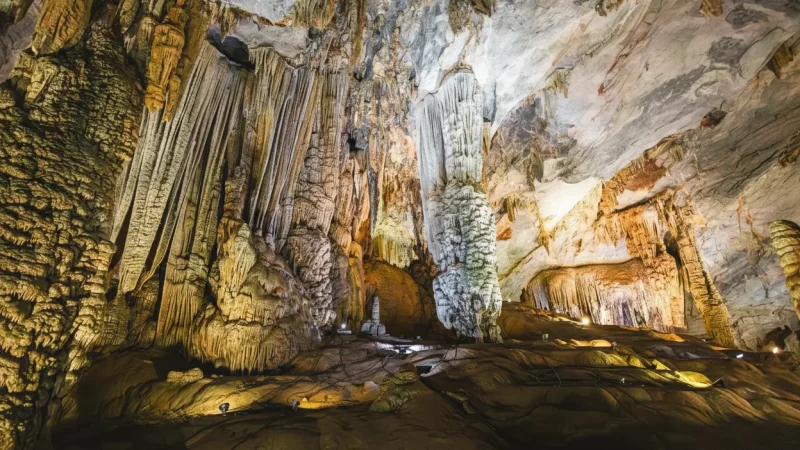 Phong Nha Cave Interior – Natural limestone formations(4)