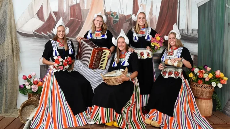 Photo_in_Traditional_Costume_Studio_02