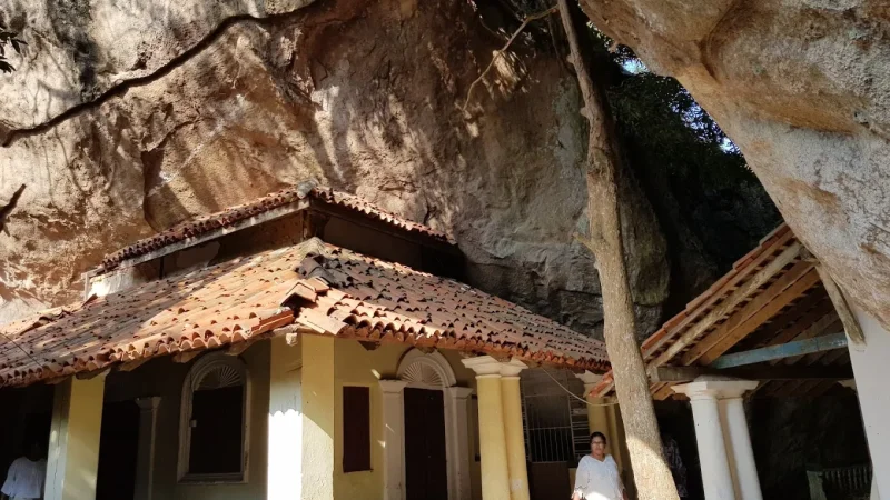 Pilikuththuwa Cave Temple2