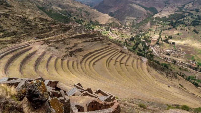 Pisac_Ruins_–_Inca_terraces_and_hilltop_structures__04