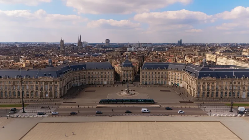 Place de la Bourse – Iconic waterfront square(3)