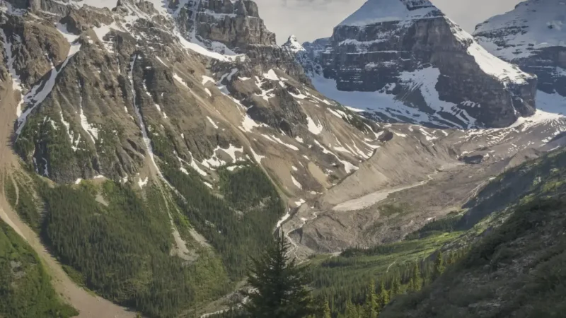 Plain of Six Glaciers Trail(2)