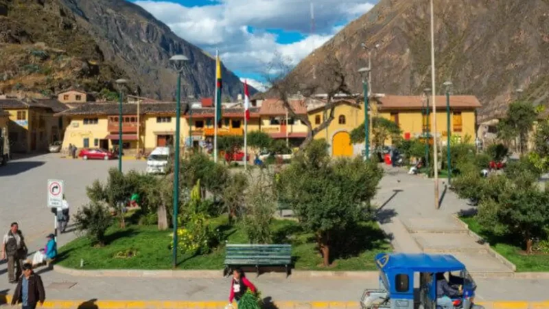 Plaza_de_Armas_–_Central_gathering_square__02