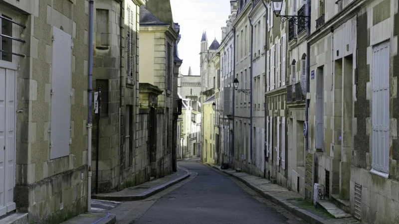 Poitiers Historic Centre – Medieval streets & heritage(4)