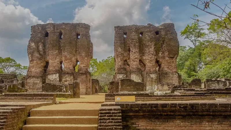 Polonnaruwa Ancient City & Royal Palace Complex2