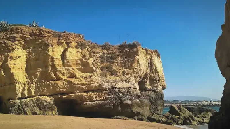 Praia da Batata – Central beach(2)
