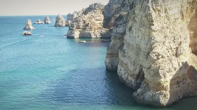 Praia da Dona Ana – Cliff-surrounded beach(6)