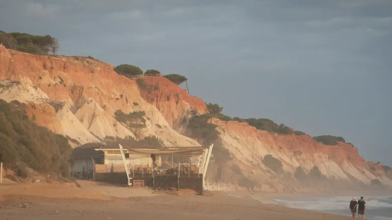 Praia da Falésia – Long beach backed by red cliffs(2)