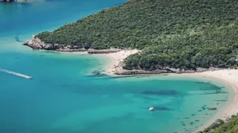 Praia de Galápos – Clear water beach surrounded by hills(2)