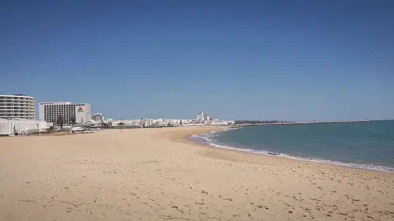 Praia de Vilamoura – Wide sandy beach near the marina(2)