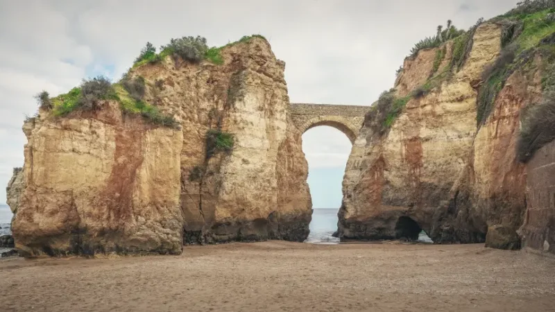 Praia dos Estudantes – Stone arch beach(2)