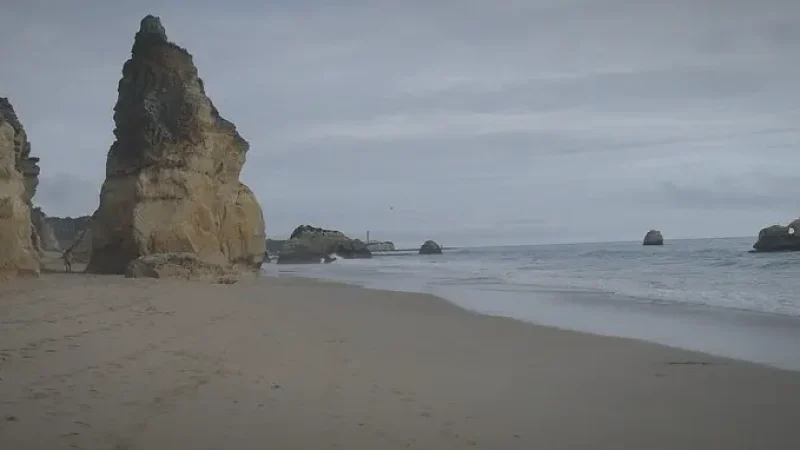 Praia dos Três Castelos – Rock stacks beach(4)