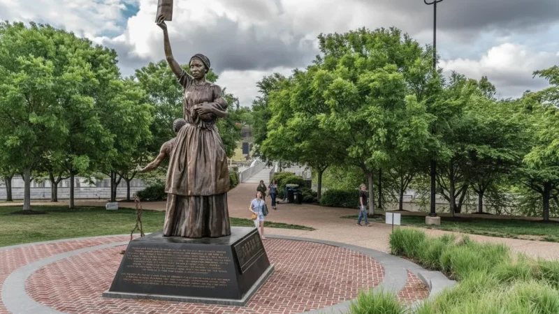 Public Art and Monuments – Statues and memorials(5)