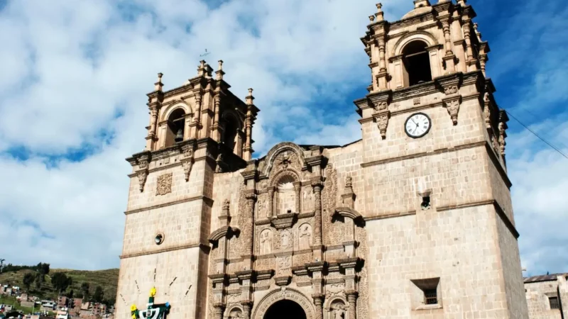 Puno_Cathedral_–_Historic_colonial_landmark__03
