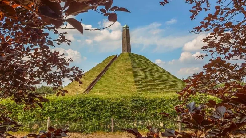 Pyramide_van_Austerlitz_03