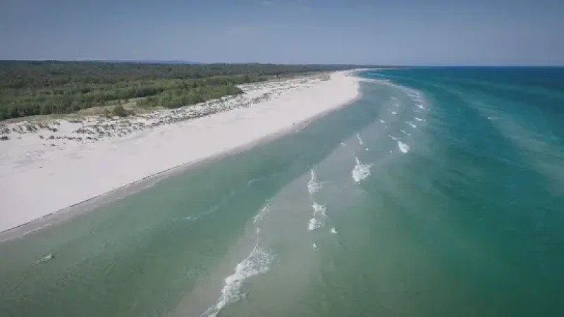 Quiet Beach Corners – Peaceful coastal areas(4)