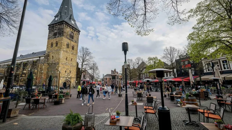 Raadhuisplein_Square_06