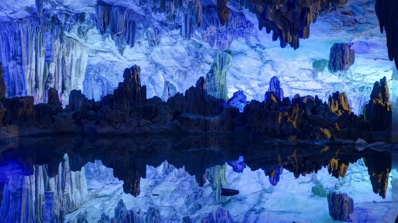 Reed Flute Cave – Colorful limestone cave system(6)