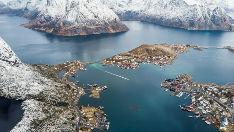 Reinebringen Viewpoint – Iconic panoramic mountain view(4)