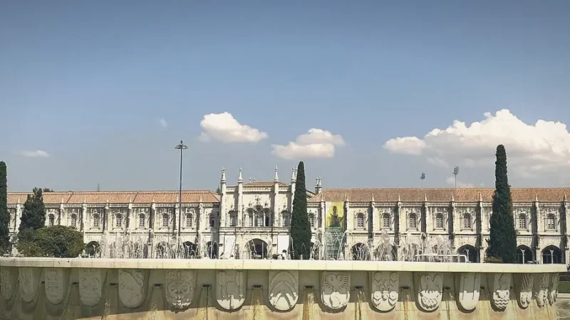 Republic Square – City landmark(5)