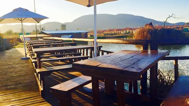 Resort_Restaurants_тАУ_Lakeside_dining_03