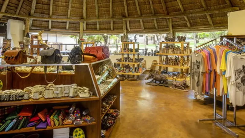 Resort_Shopping_Areas_тАУ_Boutiques_and_souvenir_shops_01