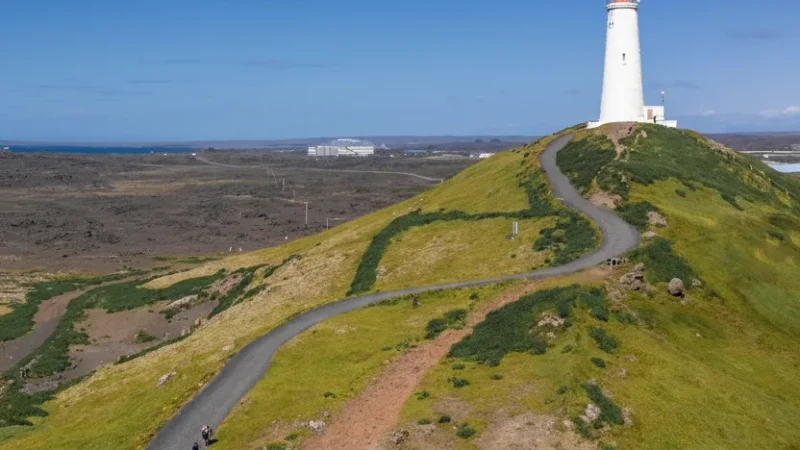 Reykjanesviti Lighthouse – Historic Coastal Lighthouse(3)
