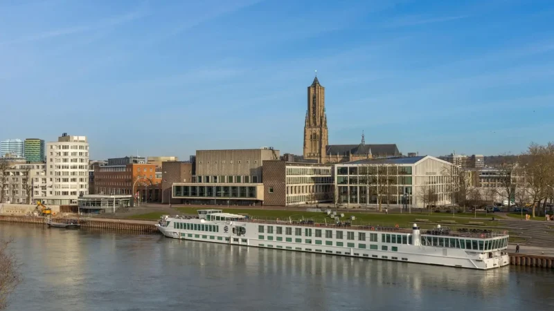 Rhine_River_Promenade_03