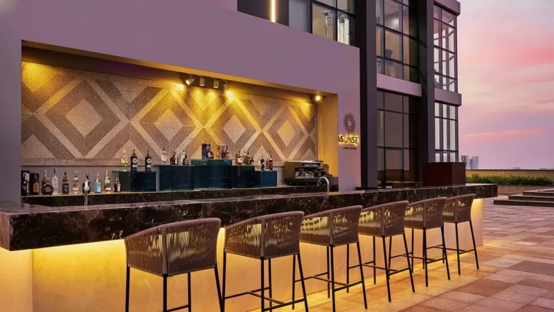 Riverside Coffee Shops – Relaxed evening atmosphere(2)