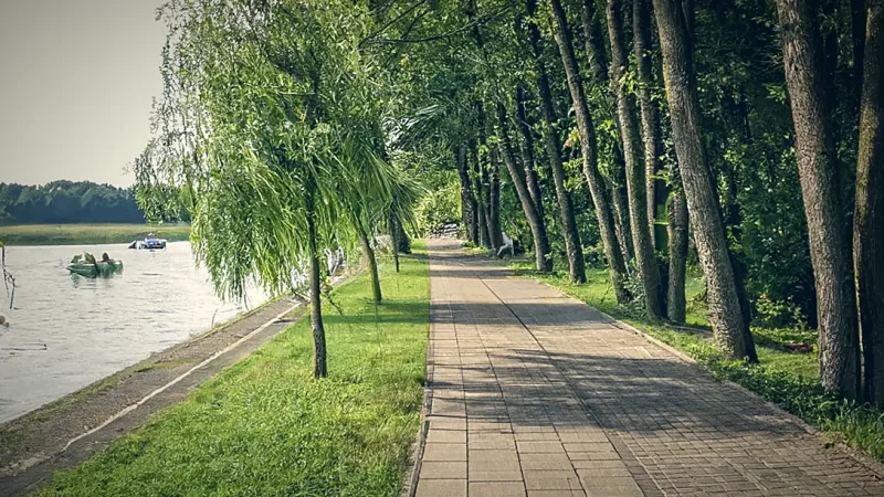 Riverside Walking Path(1)