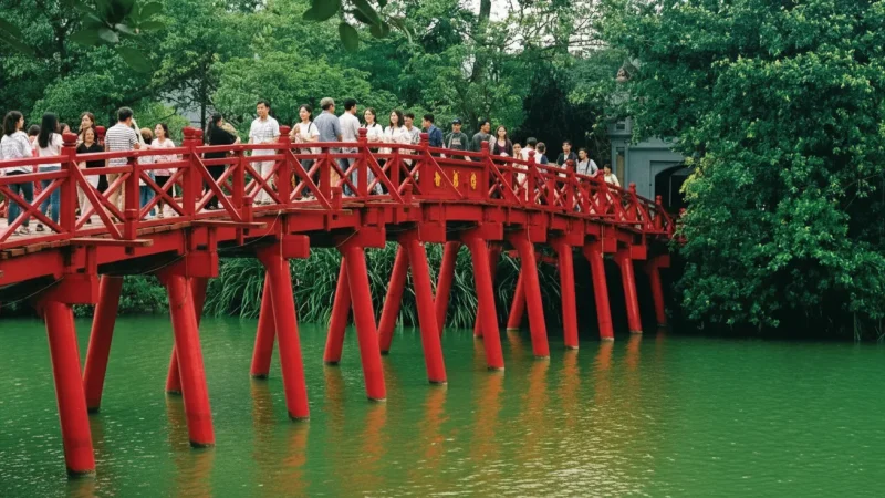 Riverside Walkways – Quiet paths along the water(3)